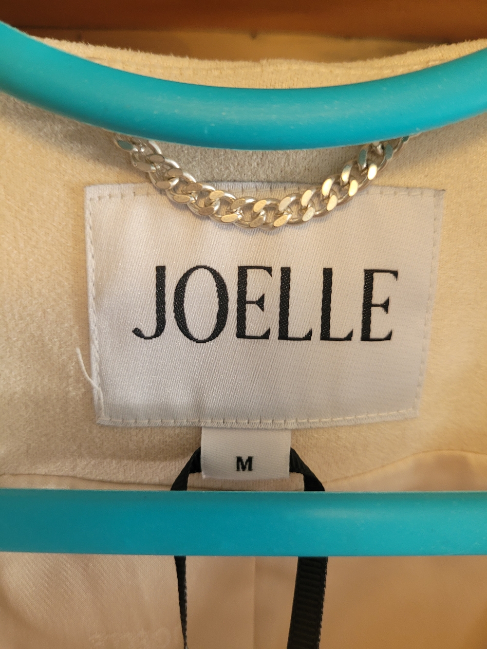 Nwt Joelle Cream Sleeveless Vest with Red Graphic - Picture 6 of 9